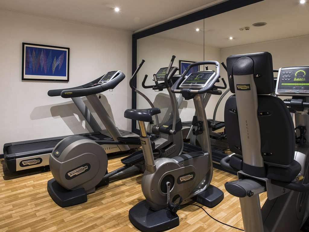 Flyon Hotel & Conference Center Bologna Faciliteiten foto Elliptical bikes in a gym