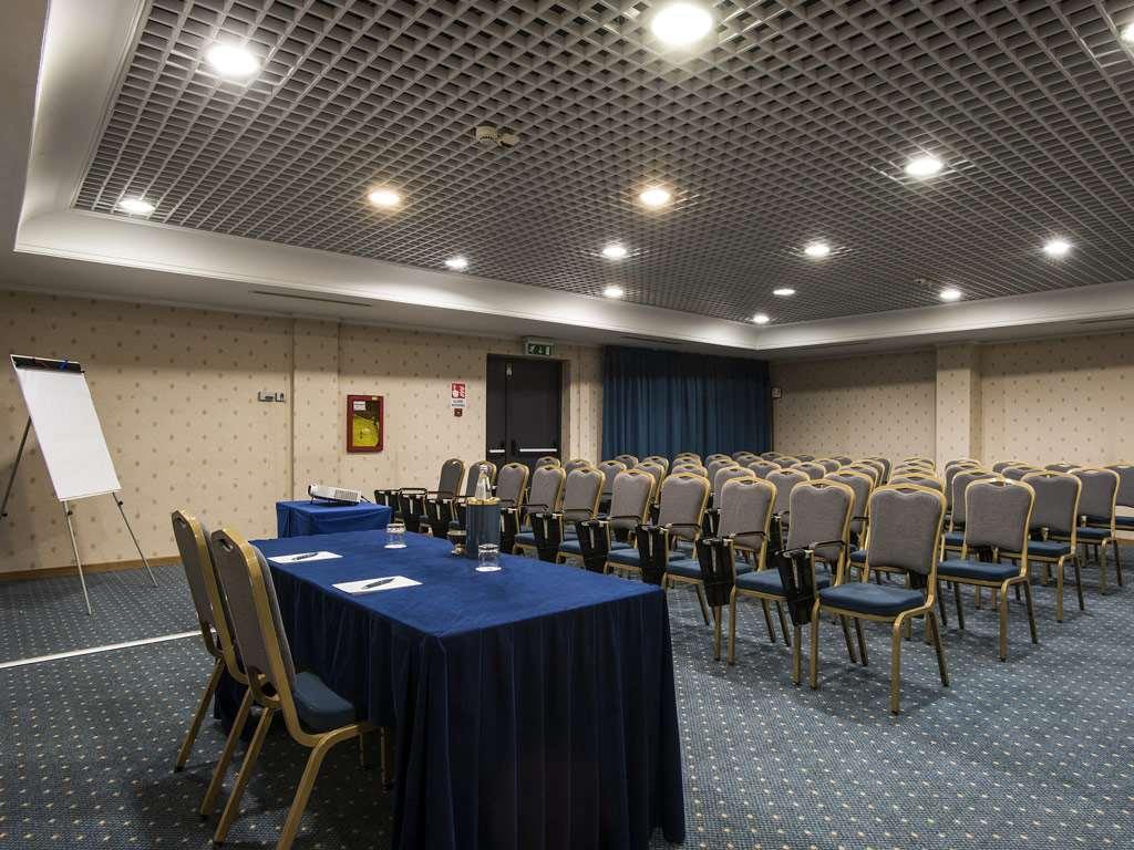 Flyon Hotel & Conference Center Bologna Faciliteiten foto The conference hall