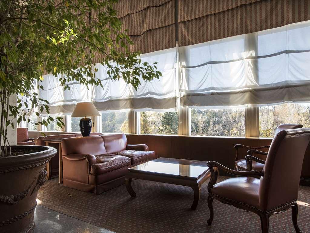 Flyon Hotel & Conference Center Bologna Interieur foto The interior of the hotel