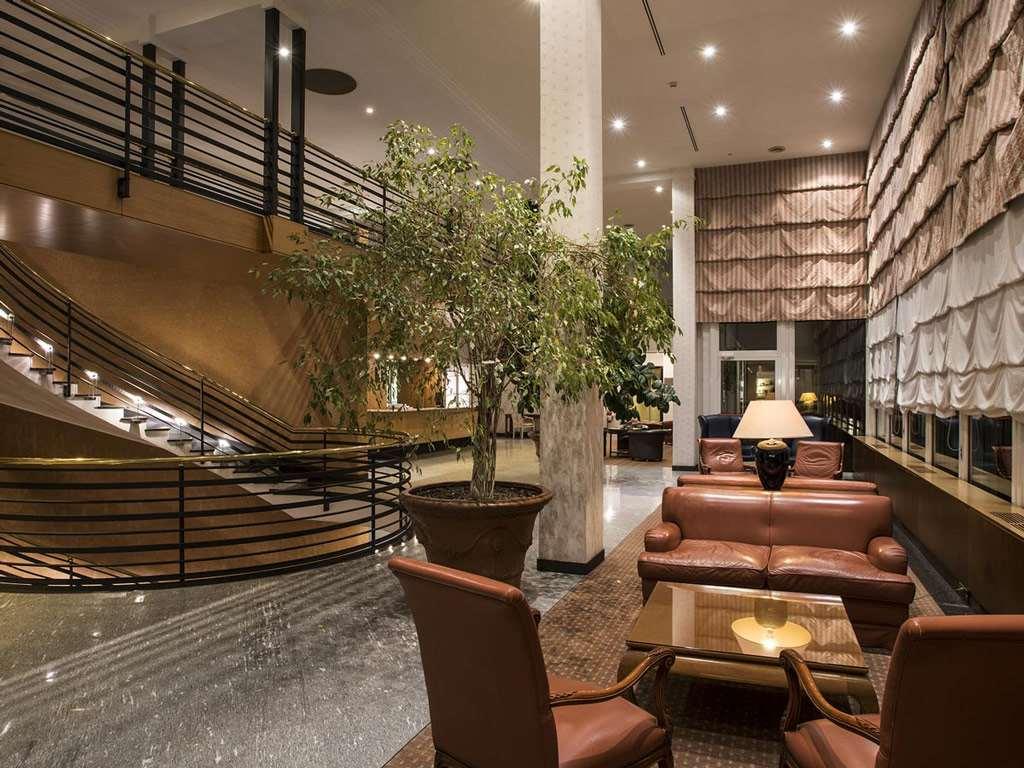 Flyon Hotel & Conference Center Bologna Interieur foto Interior of the hotel