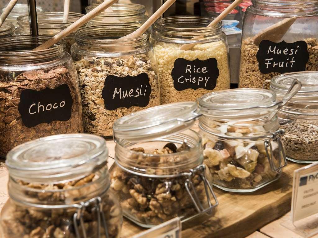 Flyon Hotel & Conference Center Bologna Restaurant foto Muesli and other breakfast cereals