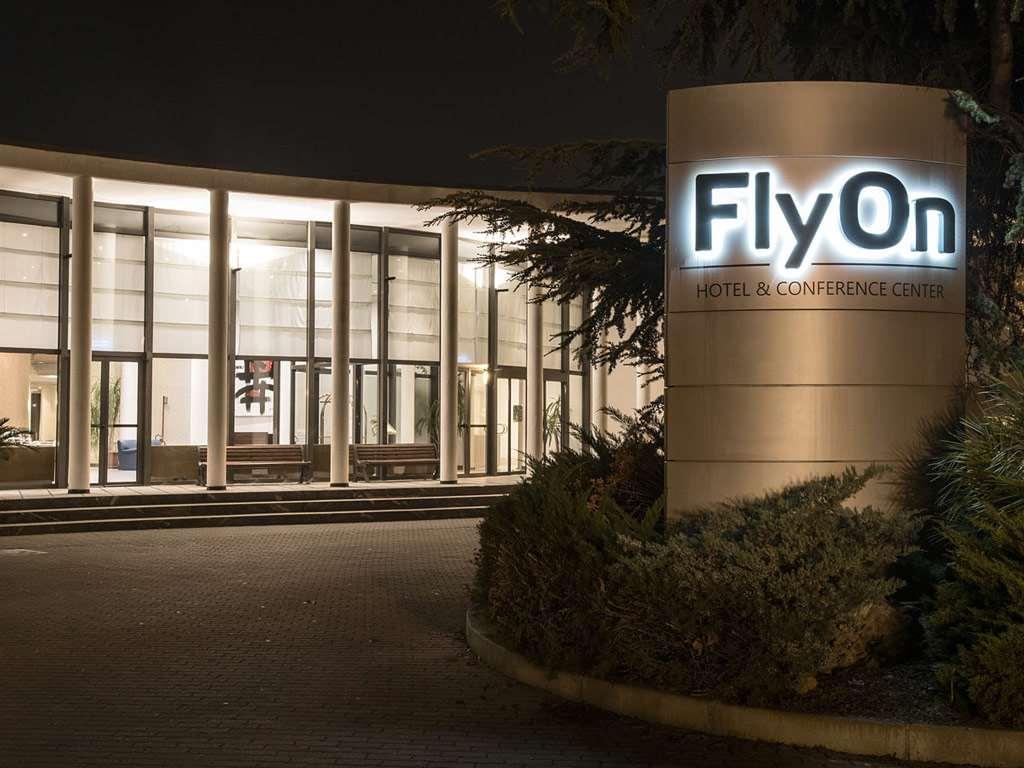Flyon Hotel & Conference Center Bologna Buitenkant foto Flyon Hotel and Conference Center