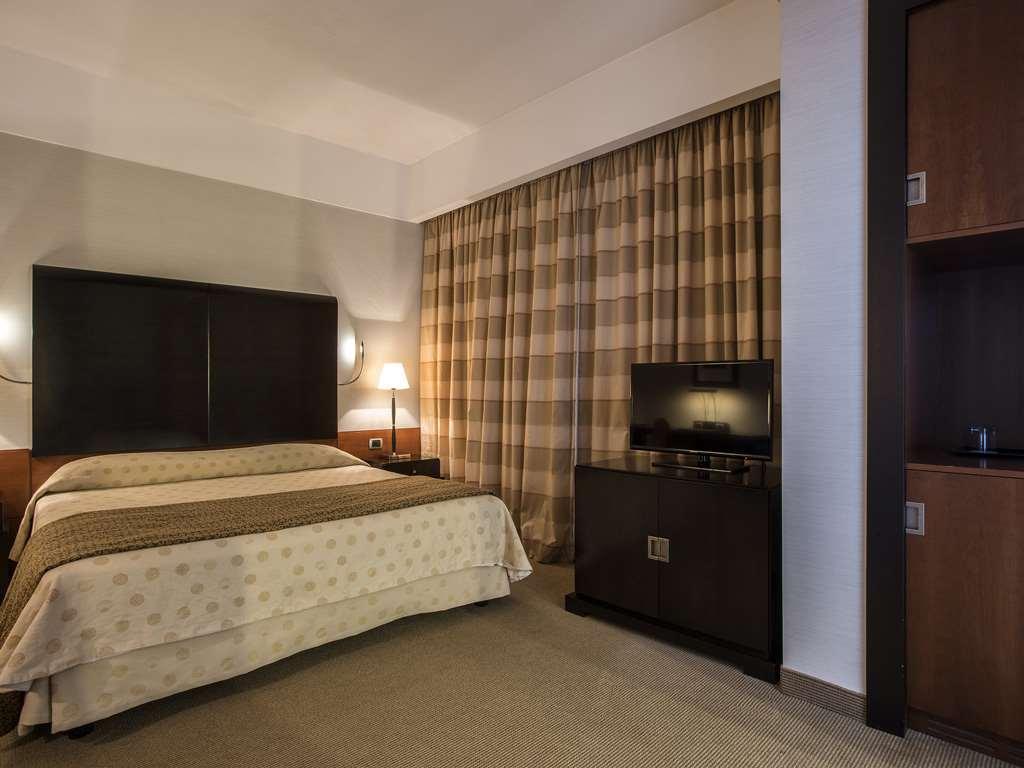 Flyon Hotel & Conference Center Bologna Kamer foto Room interior