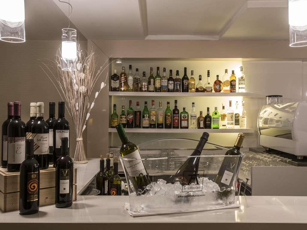 Flyon Hotel & Conference Center Bologna Restaurant foto Wine cellar