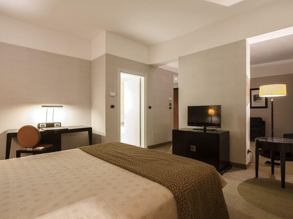 Flyon Hotel & Conference Center Bologna Buitenkant foto Room at the hotel