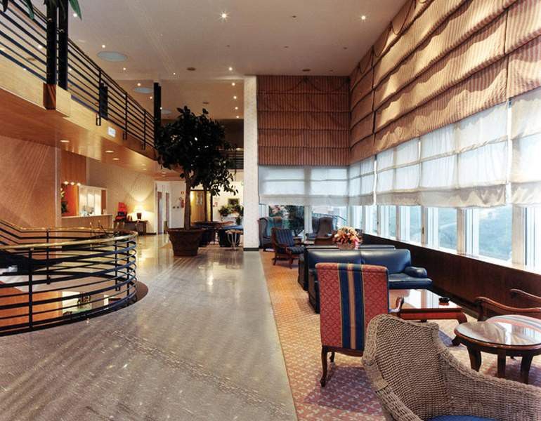 Flyon Hotel & Conference Center Bologna Buitenkant foto Interior of the hotel