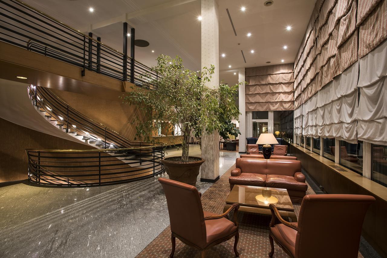 Flyon Hotel & Conference Center Bologna Buitenkant foto Interior of the hotel