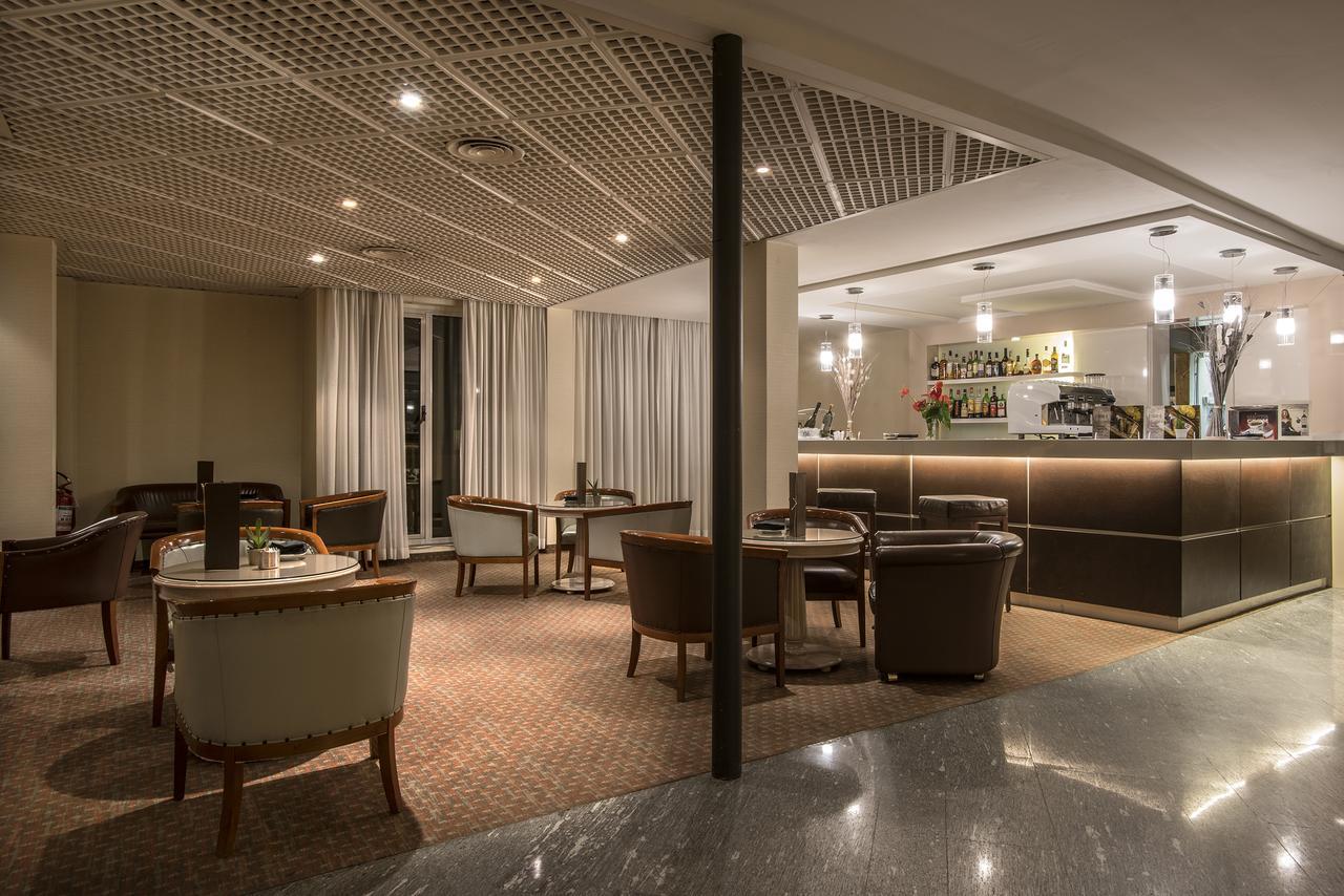 Flyon Hotel & Conference Center Bologna Buitenkant foto Interior of the hotel