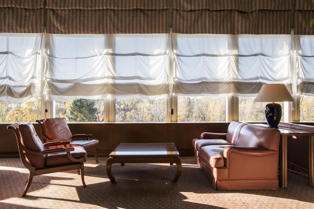 Flyon Hotel & Conference Center Bologna Buitenkant foto The interior of the hotel