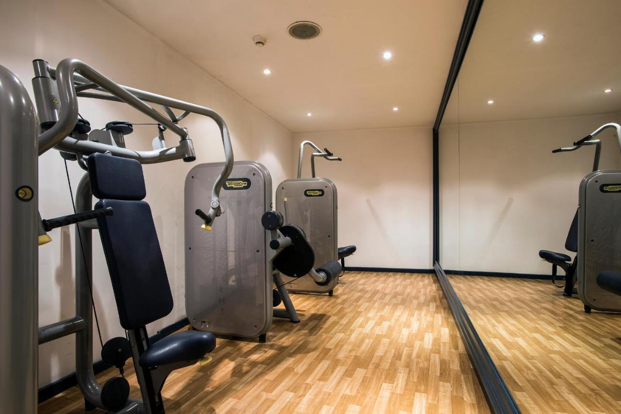 Flyon Hotel & Conference Center Bologna Buitenkant foto Gym equipment