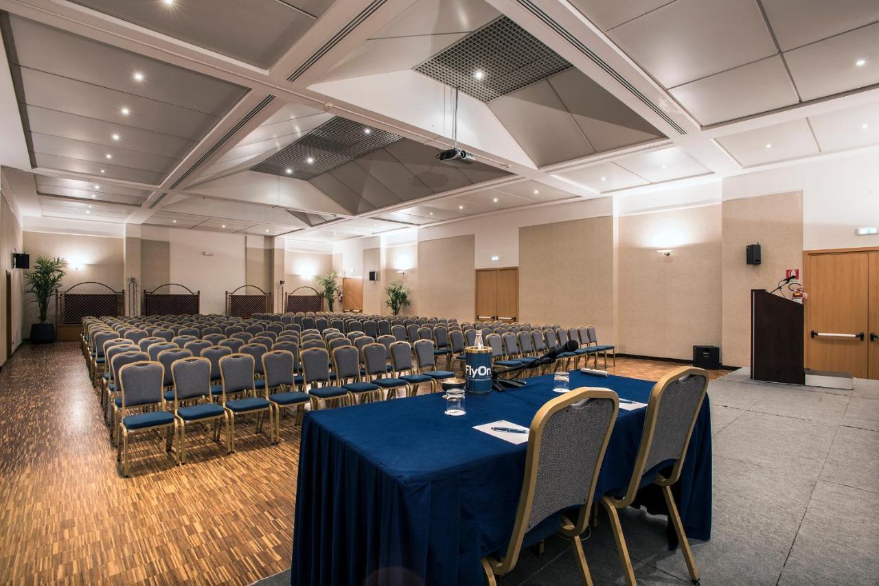 Flyon Hotel & Conference Center Bologna Buitenkant foto The Hall of the Hotel